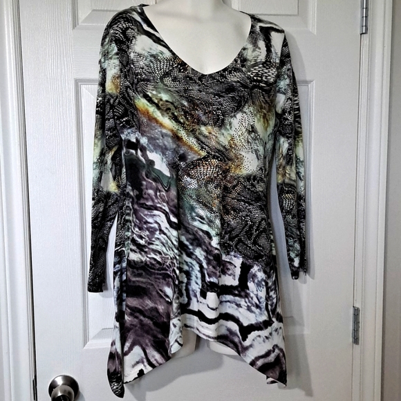 Temptation Italy Wild Print Tunic - Picture 2 of 6